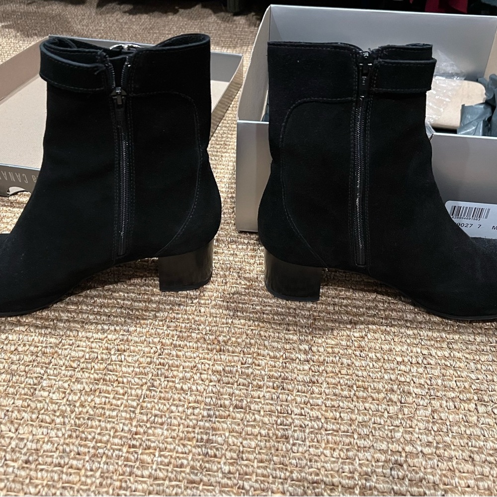 La Canadienne Jodie, black suede booties, size 7, medium - Picture 5 of 8